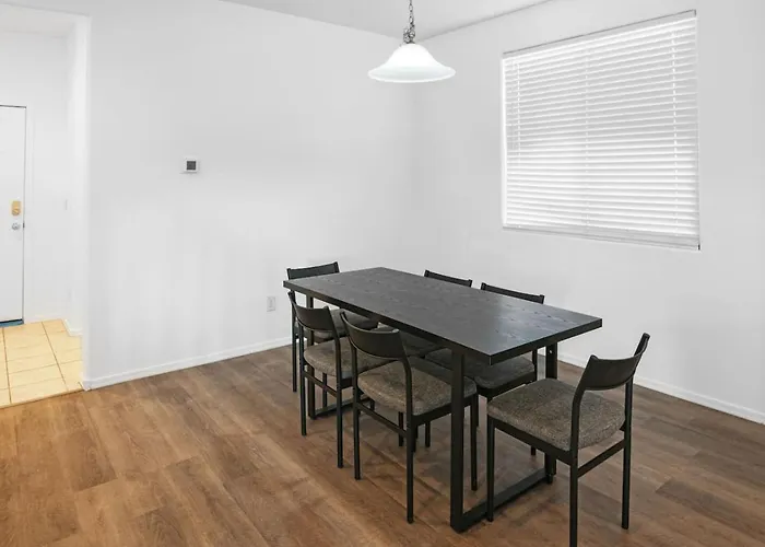 4br Game Table Large Yard Holiday home *
